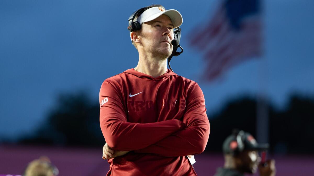 Lincoln Riley shuts down USC exit speculation as pressure builds: 'I believe in this place'