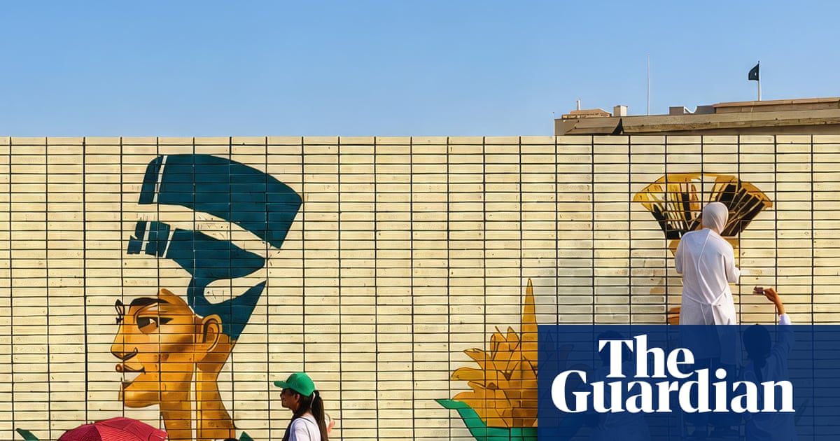 Row erupts over Cairo mural depicting Tutankhamun and Nefertiti with dark skin